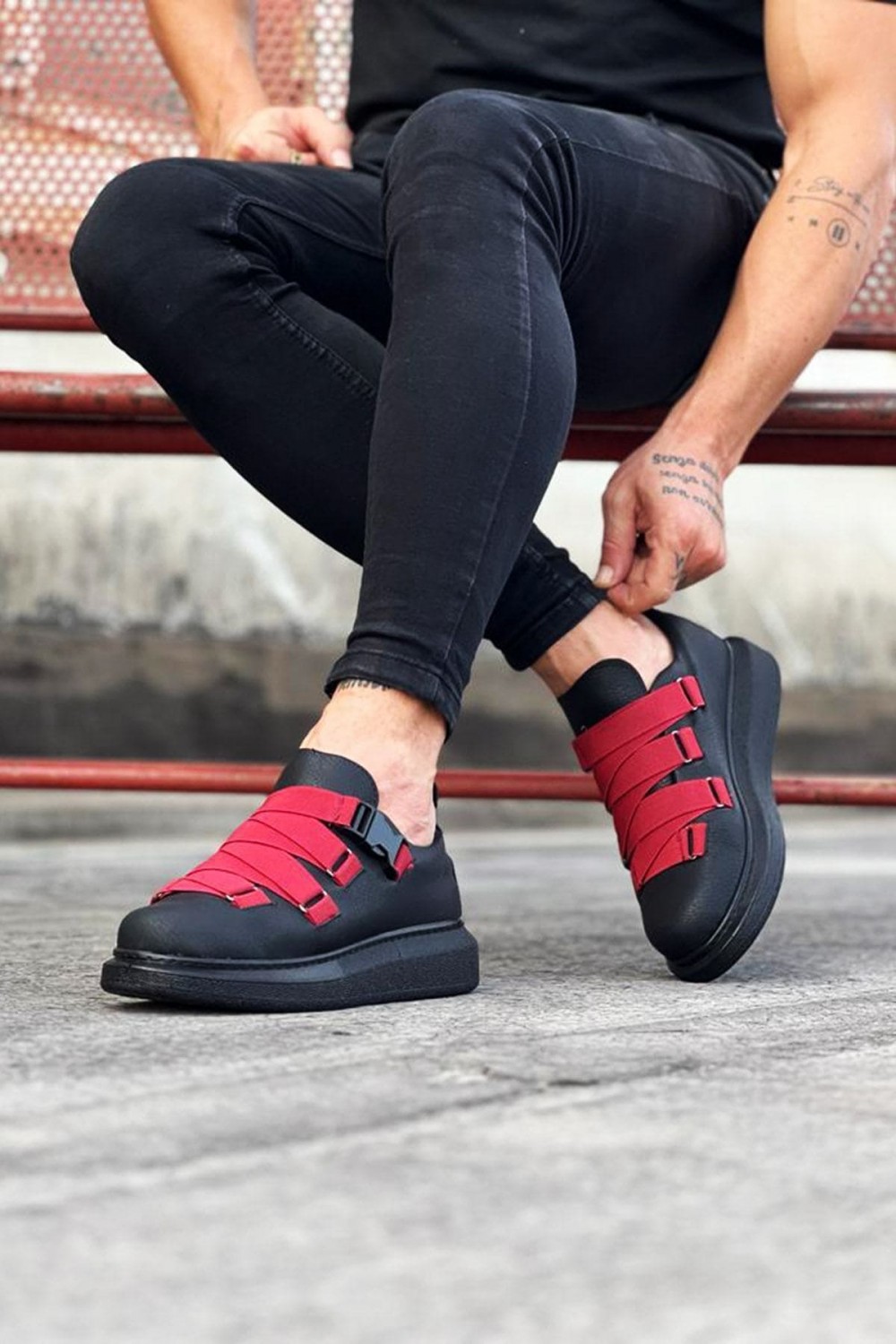 WG033 Erkek Günlük Tokalı Cilt Spor Sneaker Ayakkabı CST - Siyah/Kırmızı Erkek Ayakkabı WG033 Erkek Günlük Tokalı Cilt Spor Sneaker Ayakkabı CST - Siyah/Kırmızı – Wagoon Erkek Ayakkabı